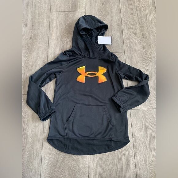 Under Armour girls sweater with embroidered design very beautiful - Picture 1 of 3